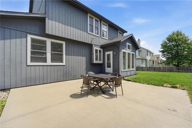 21715 W 100 Terrace, Lenexa, KS 66220