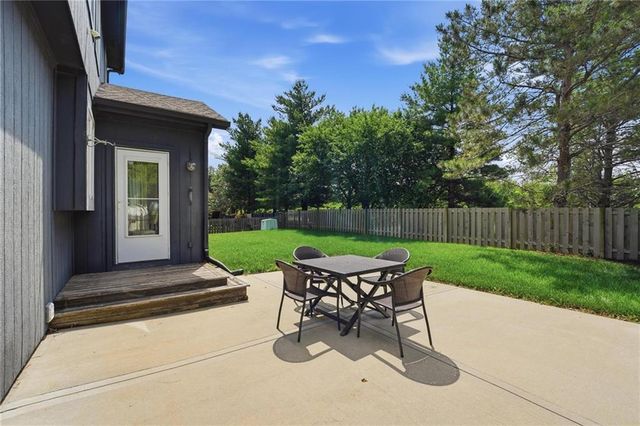 21715 W 100 Terrace, Lenexa, KS 66220