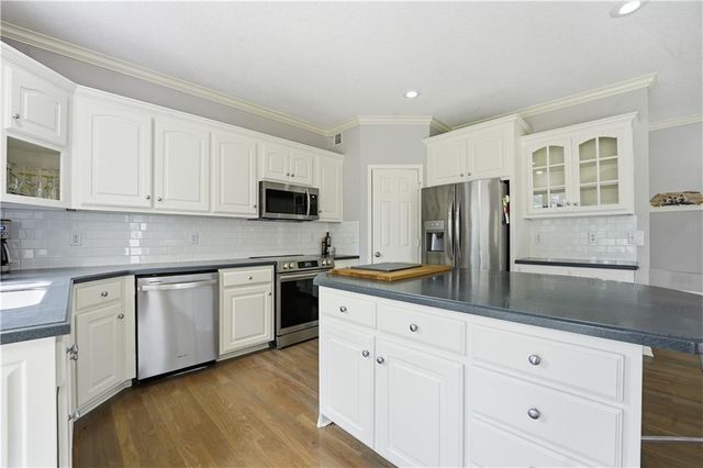 21715 W 100 Terrace, Lenexa, KS 66220