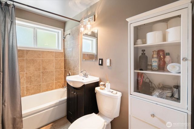 1331 N 121st Street, Seattle, WA 98133