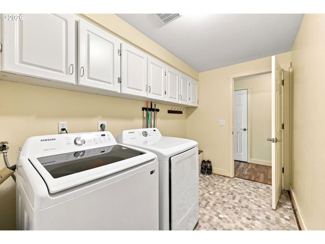 3914 Se DOUGLASS Ct, Troutdale, OR 97060