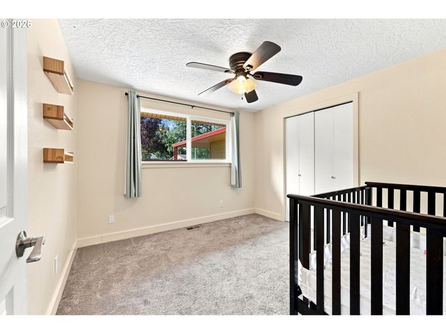 3914 Se DOUGLASS Ct, Troutdale, OR 97060