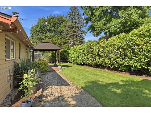 3914 Se DOUGLASS Ct, Troutdale, OR 97060