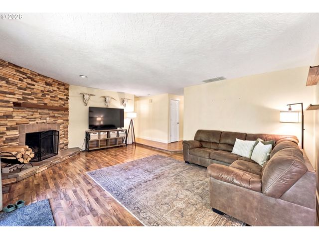 3914 Se DOUGLASS Ct, Troutdale, OR 97060
