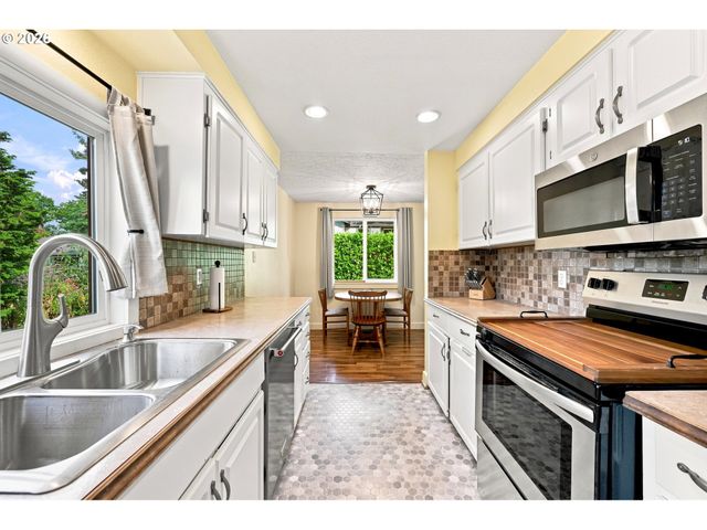 3914 Se DOUGLASS Ct, Troutdale, OR 97060