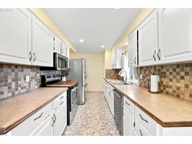 3914 Se DOUGLASS Ct, Troutdale, OR 97060