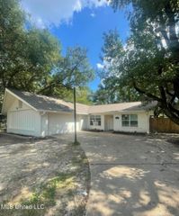 2881 Fallbrook Drive, Jackson, MS 39212