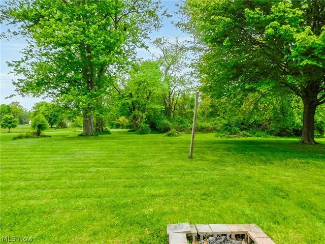 7386 Lake Road, Madison, OH 44057