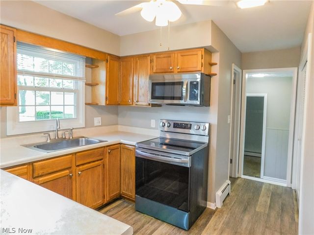 7386 Lake Road, Madison, OH 44057