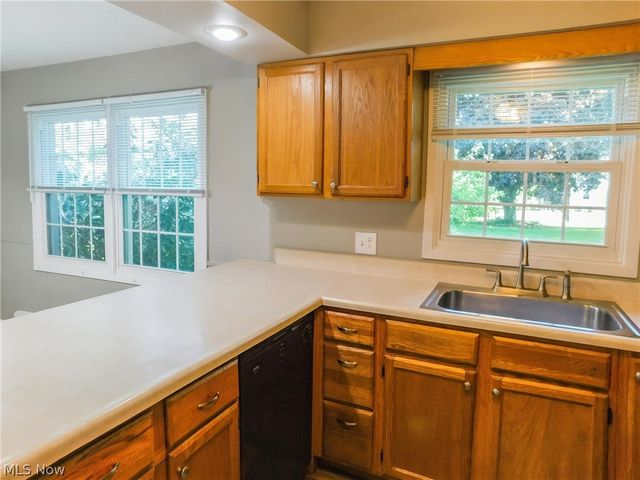 7386 Lake Road, Madison, OH 44057