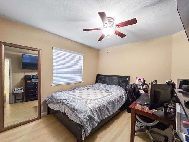 6664 N Katy Lane, Fresno, CA 93722