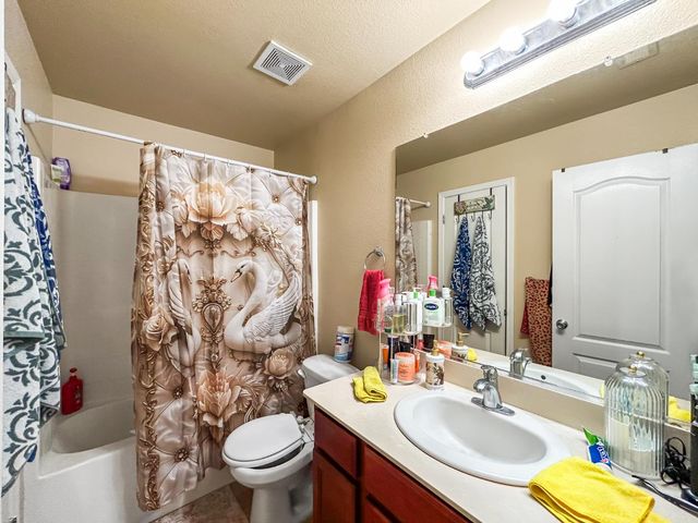 6664 N Katy Lane, Fresno, CA 93722