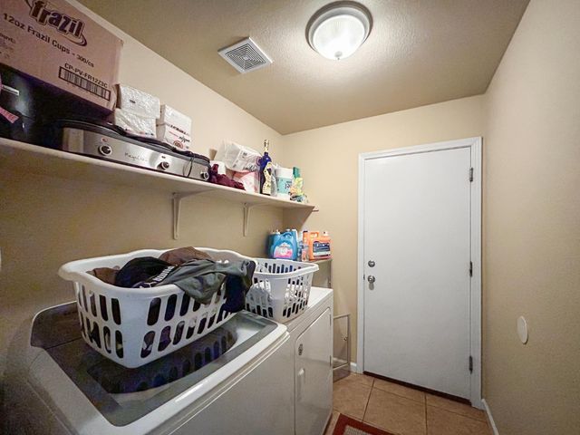 6664 N Katy Lane, Fresno, CA 93722