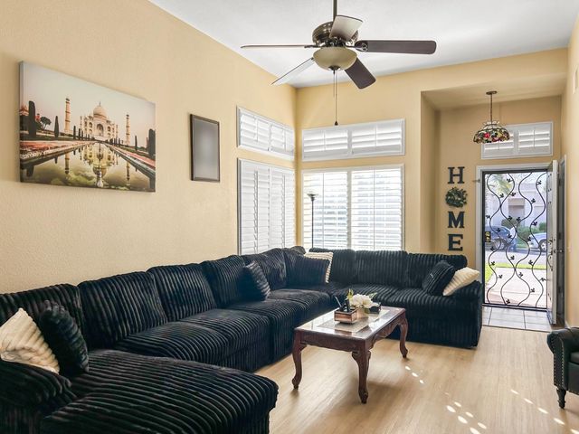 6664 N Katy Lane, Fresno, CA 93722