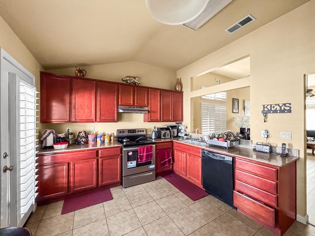 6664 N Katy Lane, Fresno, CA 93722