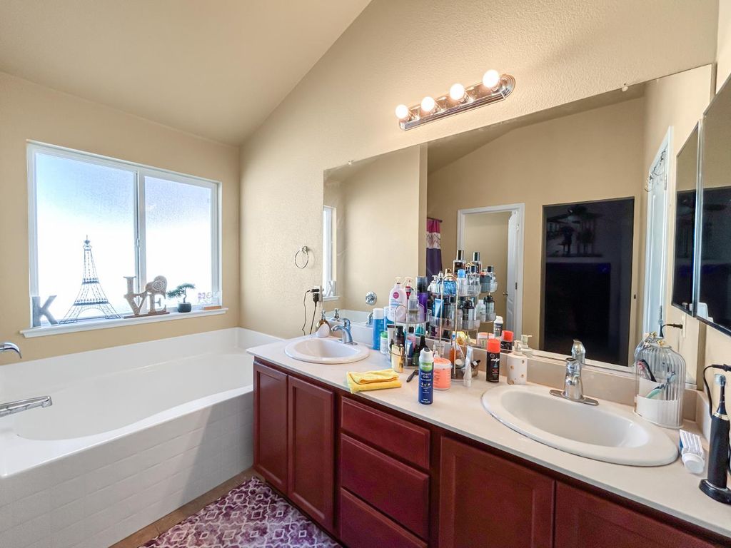 Image 14 of property listing at 6664 N Katy Lane, Fresno, CA 93722