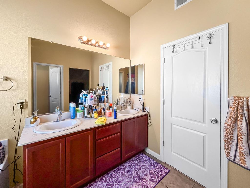 Image 16 of property listing at 6664 N Katy Lane, Fresno, CA 93722