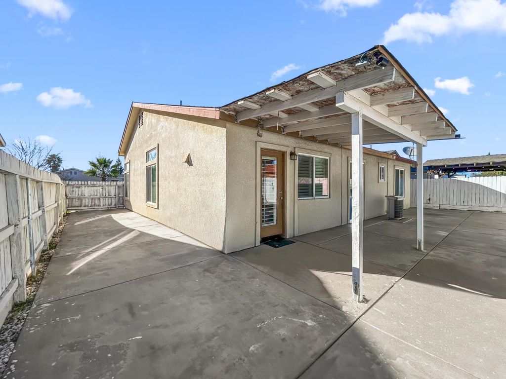 Image 19 of property listing at 6664 N Katy Lane, Fresno, CA 93722