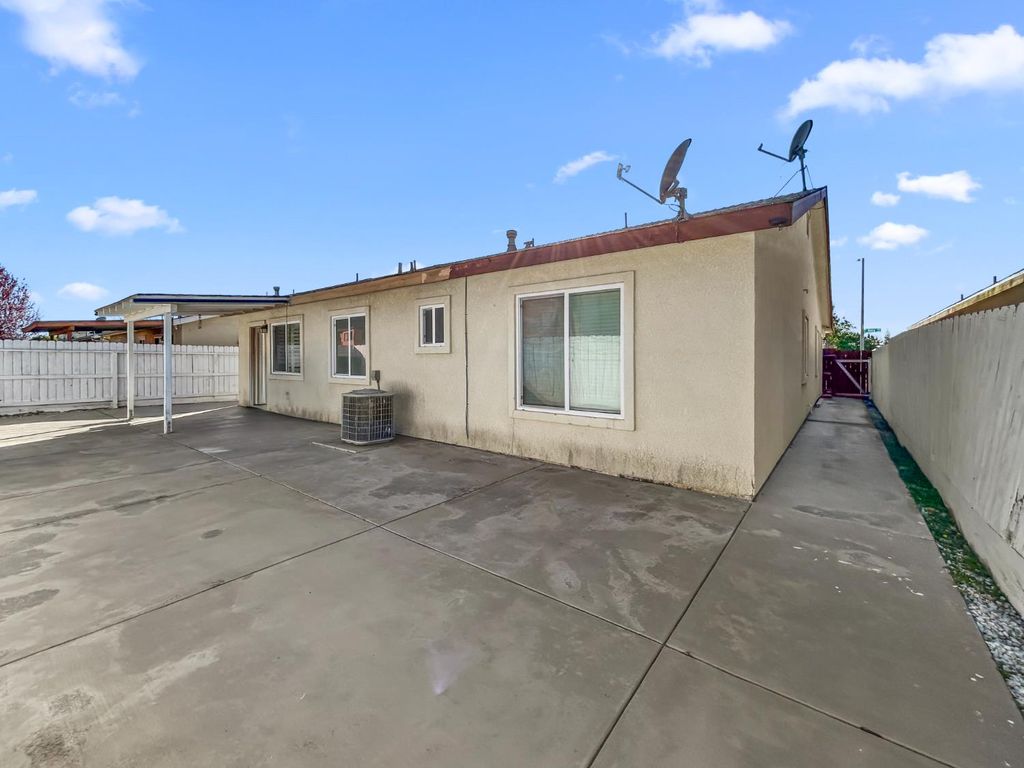 Image 20 of property listing at 6664 N Katy Lane, Fresno, CA 93722