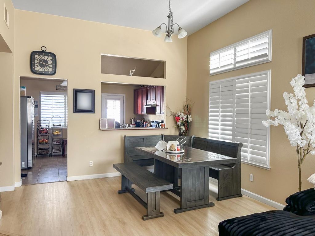 Image 5 of property listing at 6664 N Katy Lane, Fresno, CA 93722