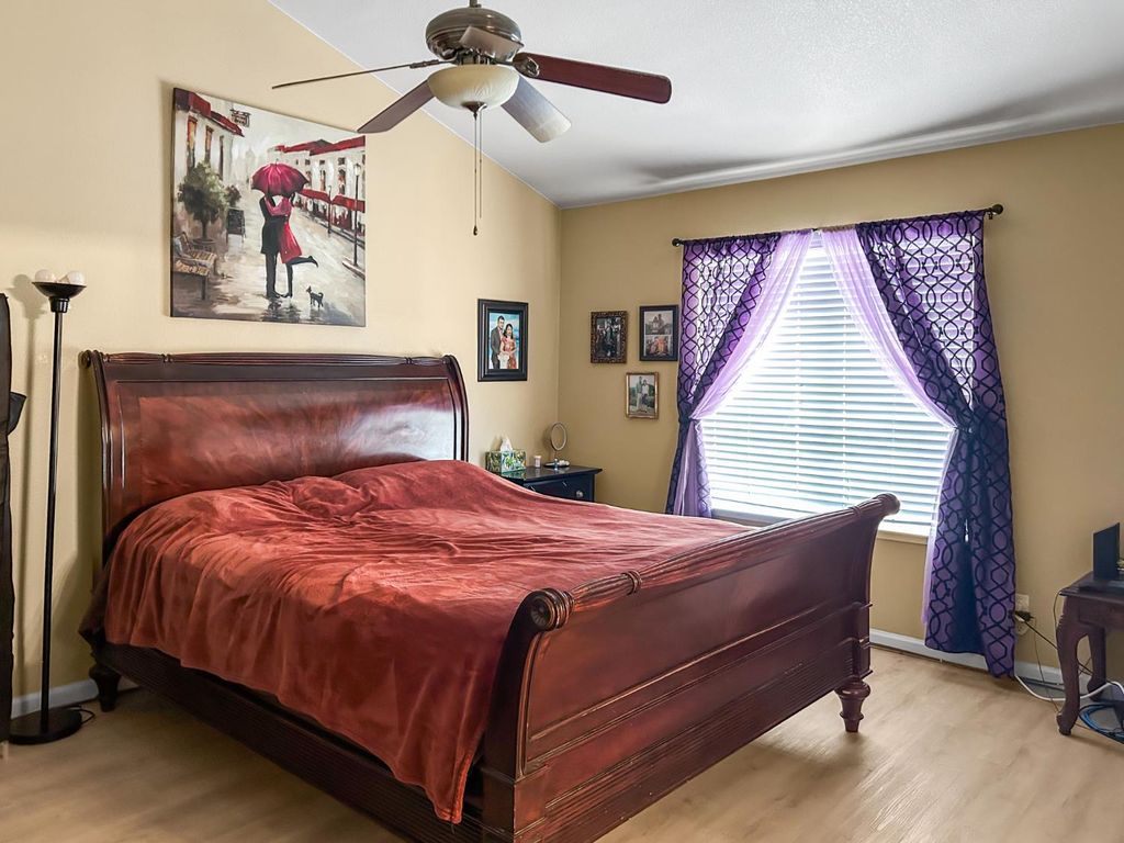 Image 8 of property listing at 6664 N Katy Lane, Fresno, CA 93722