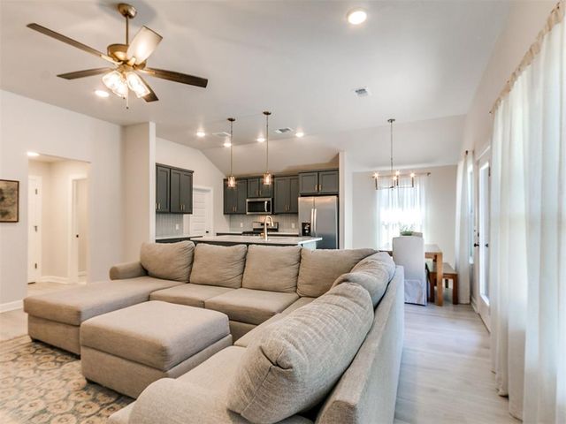 12709 NW 4th Terrace, Yukon, OK 73099