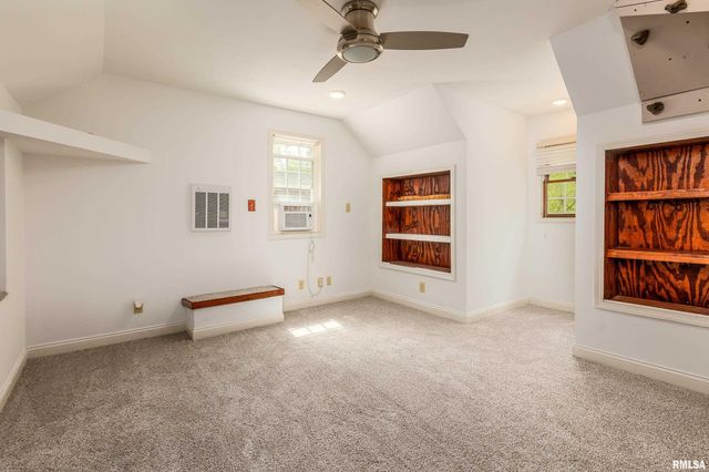 200 QUAIL Run, Carterville, IL 62918