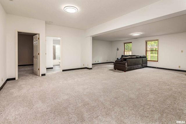 200 QUAIL Run, Carterville, IL 62918