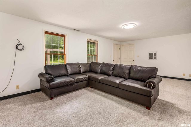 200 QUAIL Run, Carterville, IL 62918