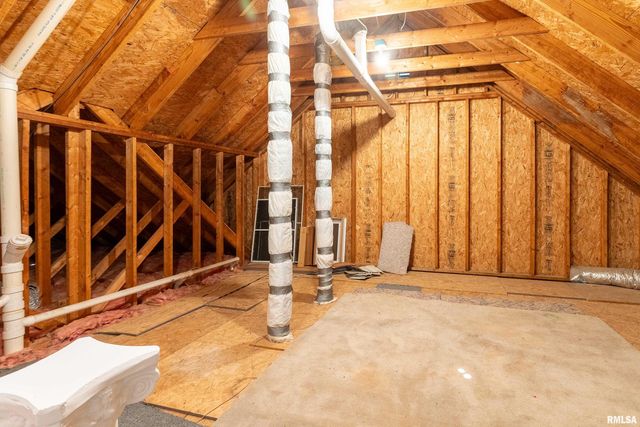 200 QUAIL Run, Carterville, IL 62918