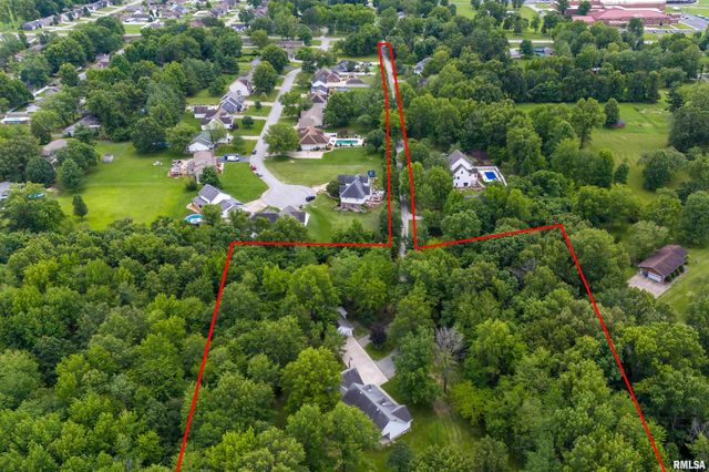 200 QUAIL Run, Carterville, IL 62918