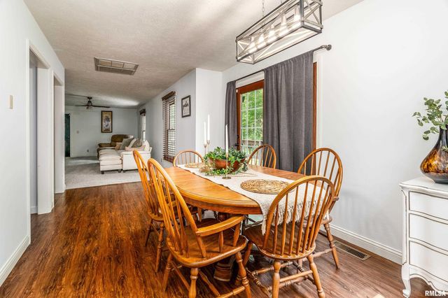 200 QUAIL Run, Carterville, IL 62918