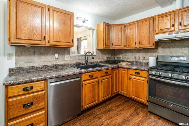 200 QUAIL Run, Carterville, IL 62918