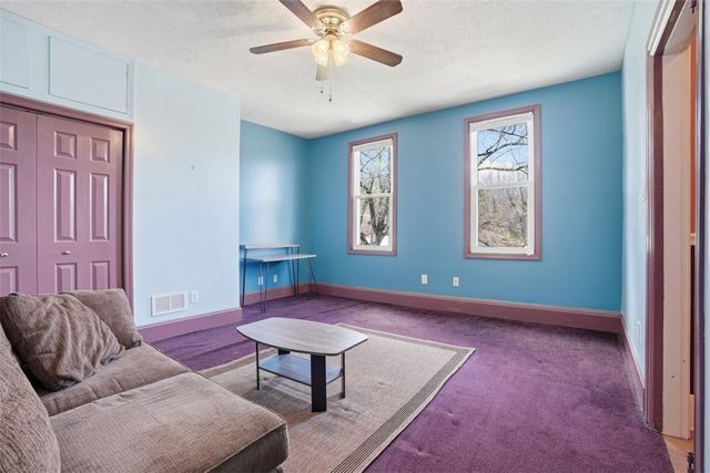 1202 Romanhoff St, Spring Hill, PA 15212