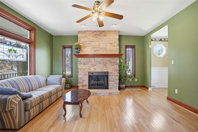 1202 Romanhoff St, Spring Hill, PA 15212