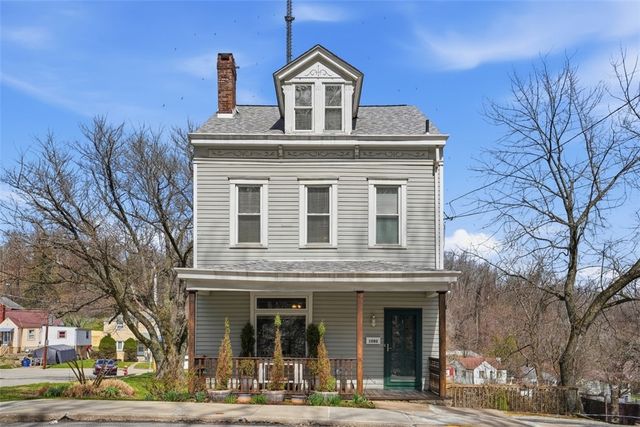 1202 Romanhoff St, Spring Hill, PA 15212