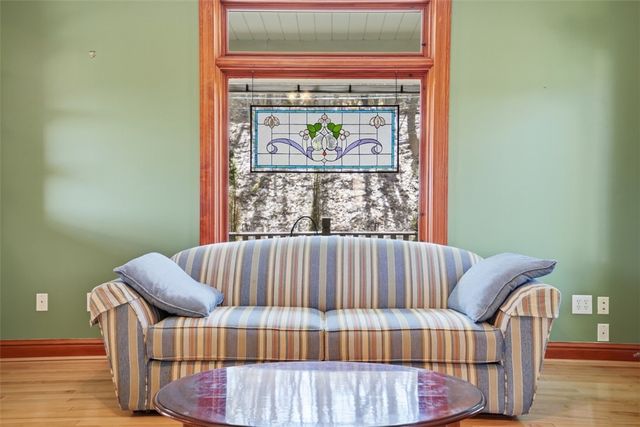 1202 Romanhoff St, Spring Hill, PA 15212