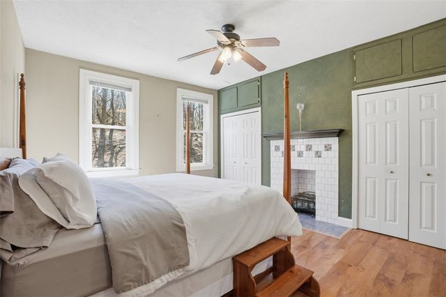 1202 Romanhoff St, Spring Hill, PA 15212