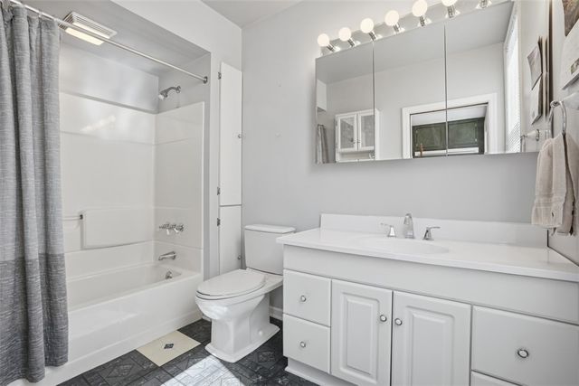 1202 Romanhoff St, Spring Hill, PA 15212