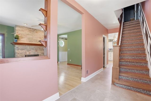 1202 Romanhoff St, Spring Hill, PA 15212