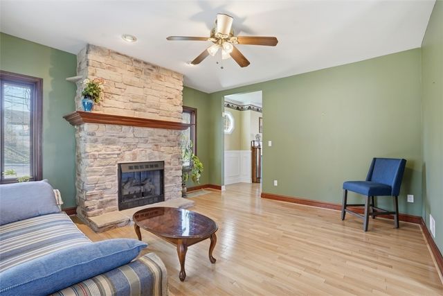 1202 Romanhoff St, Spring Hill, PA 15212