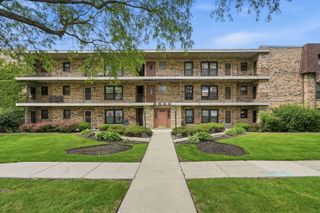 2600 OAKTON Street 1E, Park Ridge, IL 60068