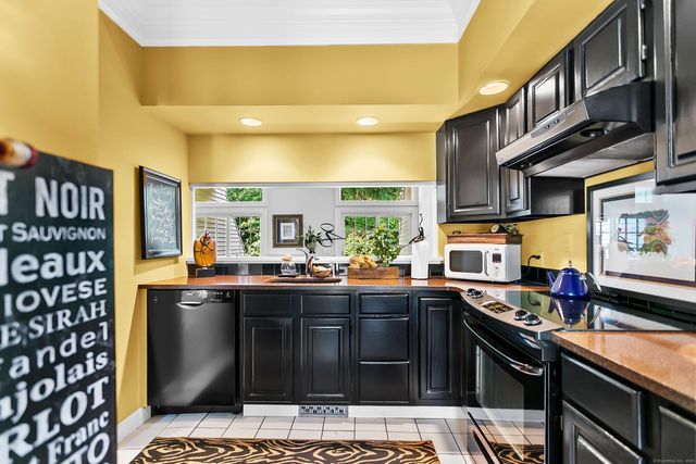 80 Bywater Lane 80, Bridgeport, CT 06605