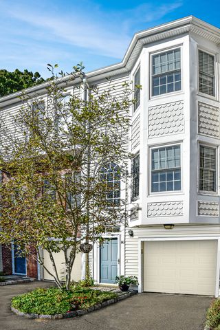 80 Bywater Lane 80, Bridgeport, CT 06605