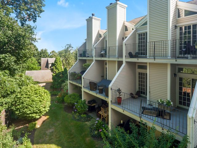 80 Bywater Lane 80, Bridgeport, CT 06605