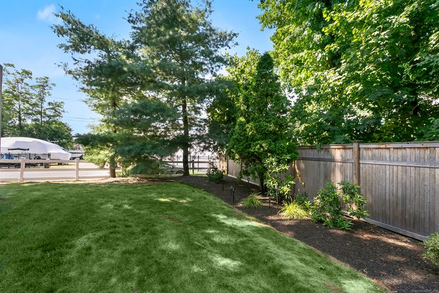 80 Bywater Lane 80, Bridgeport, CT 06605