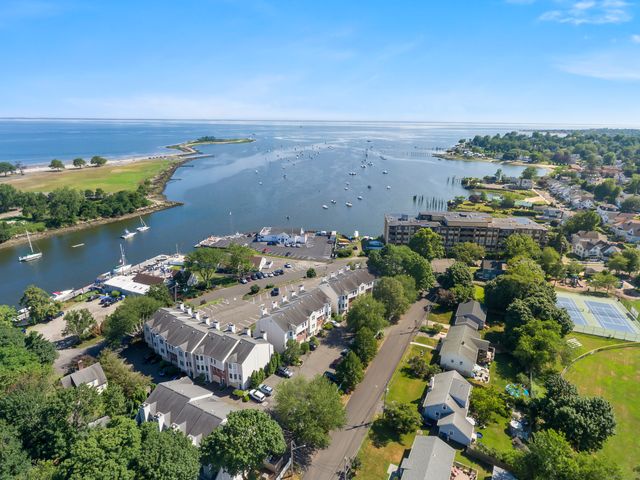 80 Bywater Lane 80, Bridgeport, CT 06605