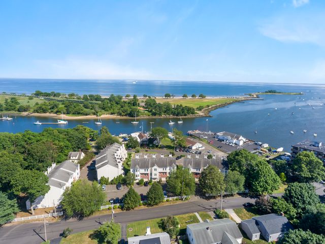 80 Bywater Lane 80, Bridgeport, CT 06605