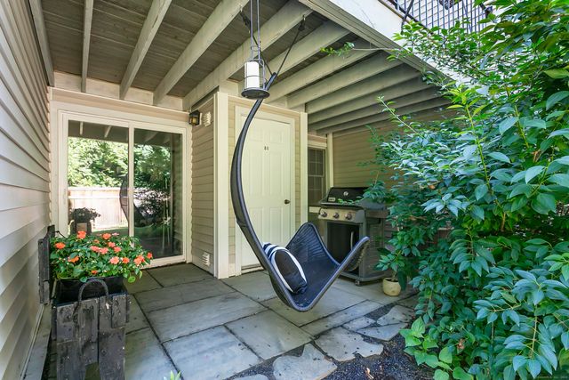 80 Bywater Lane 80, Bridgeport, CT 06605