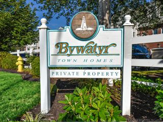 80 Bywater Lane 80, Bridgeport, CT 06605